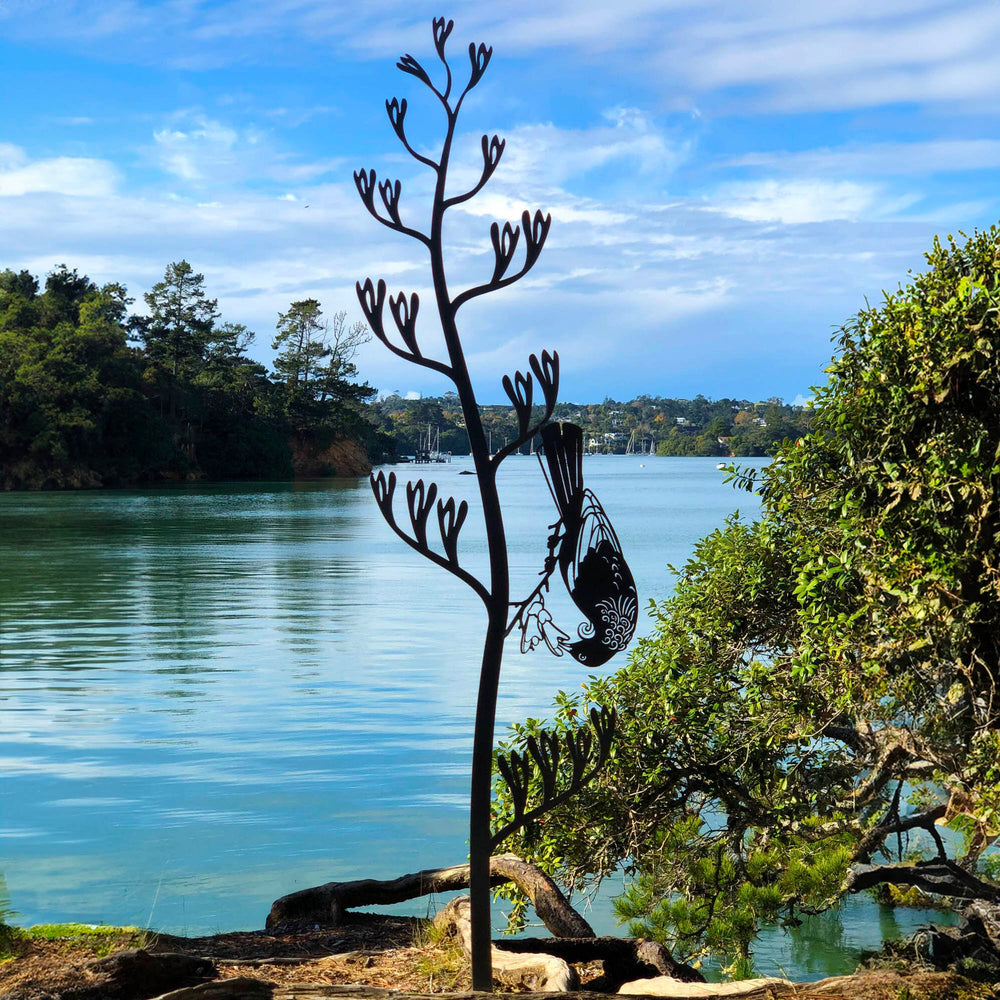 Flax Pod Tui