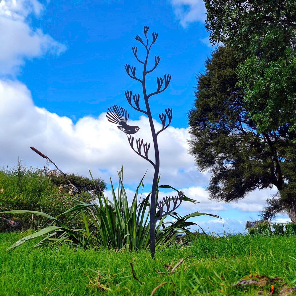 Flax-Pod-Fantail-xxl-Garden-gift-art-outdoor-corten-steel-metal-bird