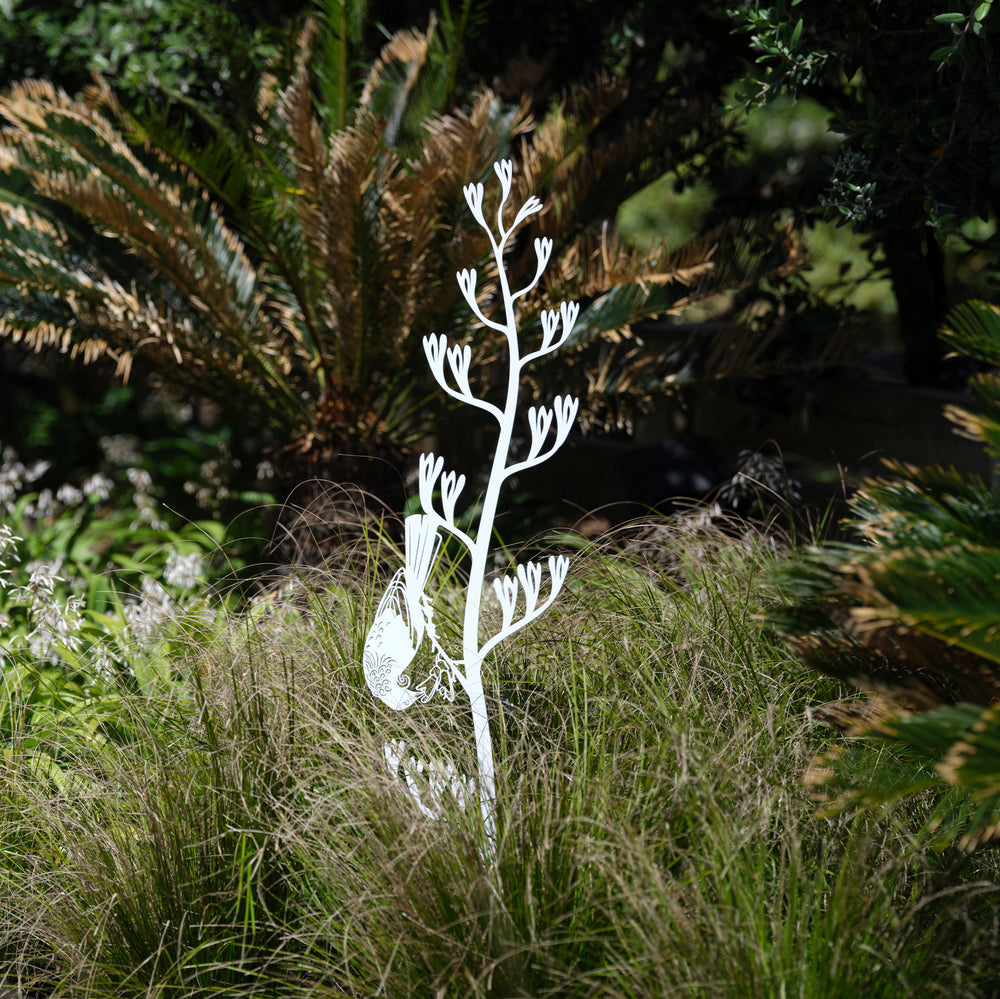 Flax Pod Tui